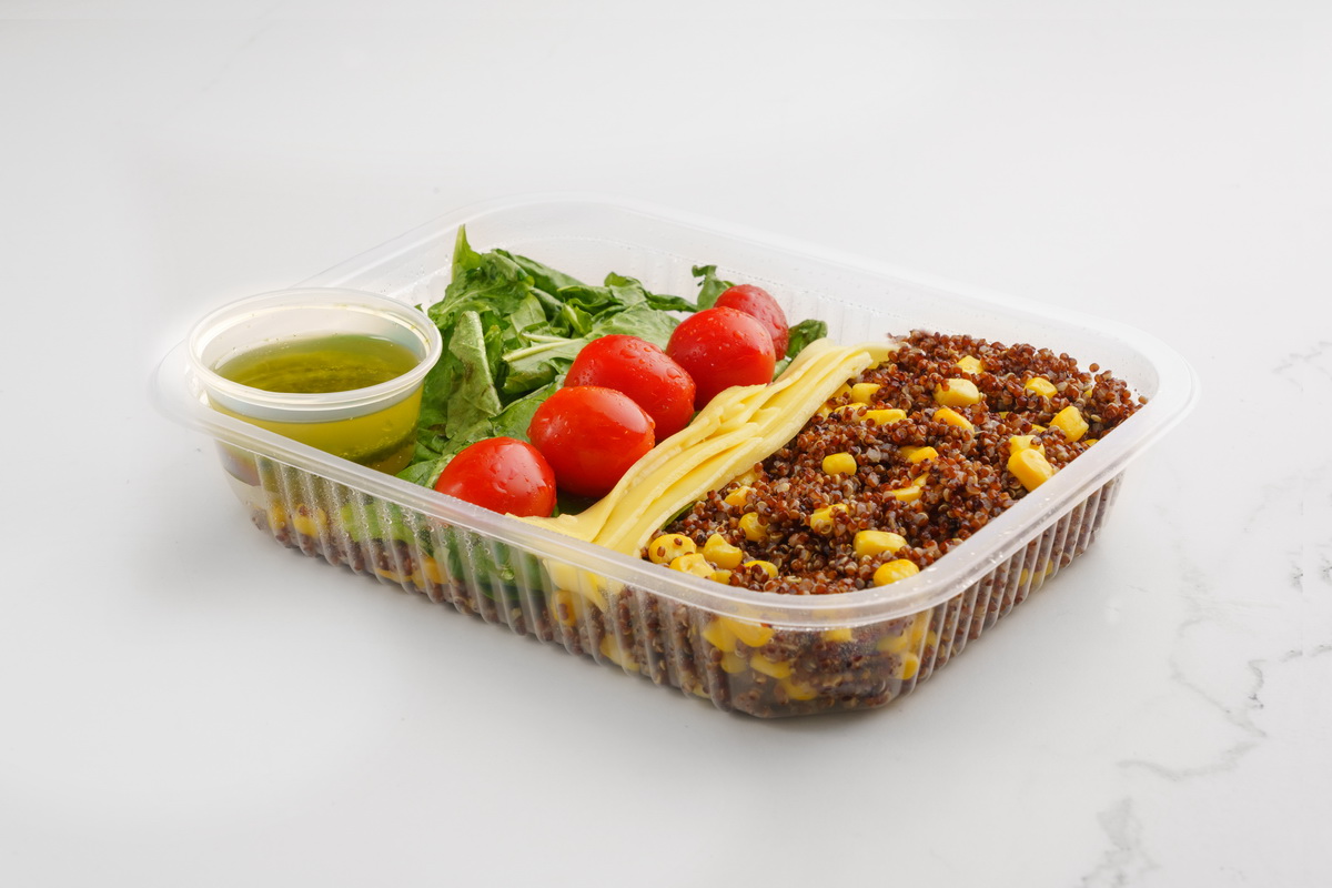 Ensalada de Hojas Verdes, Tybo, Cherry, Quinoa y Choclo