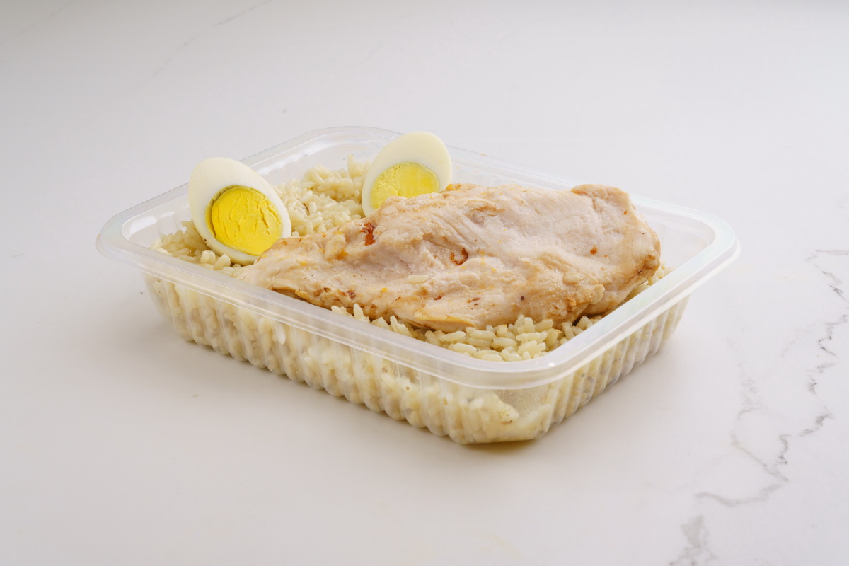 Pechuga de Pollo con Arroz Cremoso y Huevo